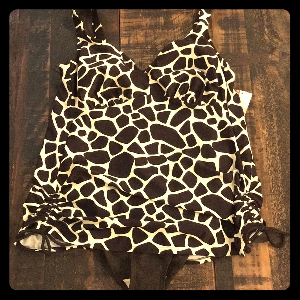 NWT- Women’s 1pc Swimsuit